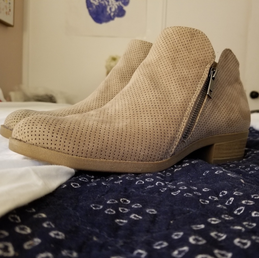 Universal Threads Womens 8 1/2 Tan Ankle Booties